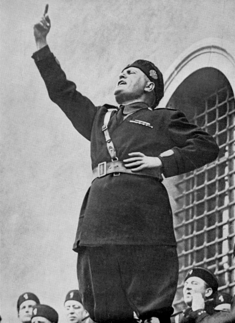 Benito Mussolini bei einer Ansprache